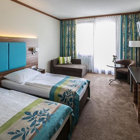 Hotel Am Krone Park Ольхинг Экстерьер фото