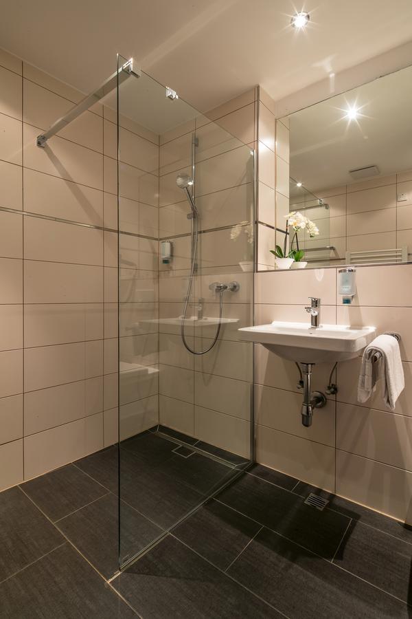 Hotel Am Krone Park Ольхинг Экстерьер фото