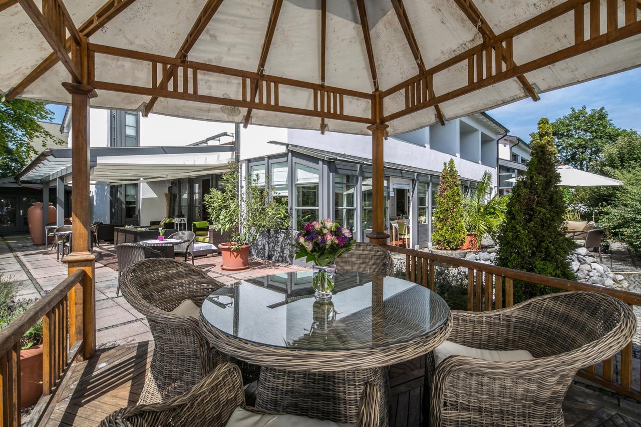 Hotel Am Krone Park Ольхинг Экстерьер фото