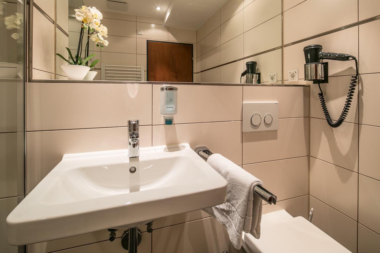 Hotel Am Krone Park Ольхинг Экстерьер фото