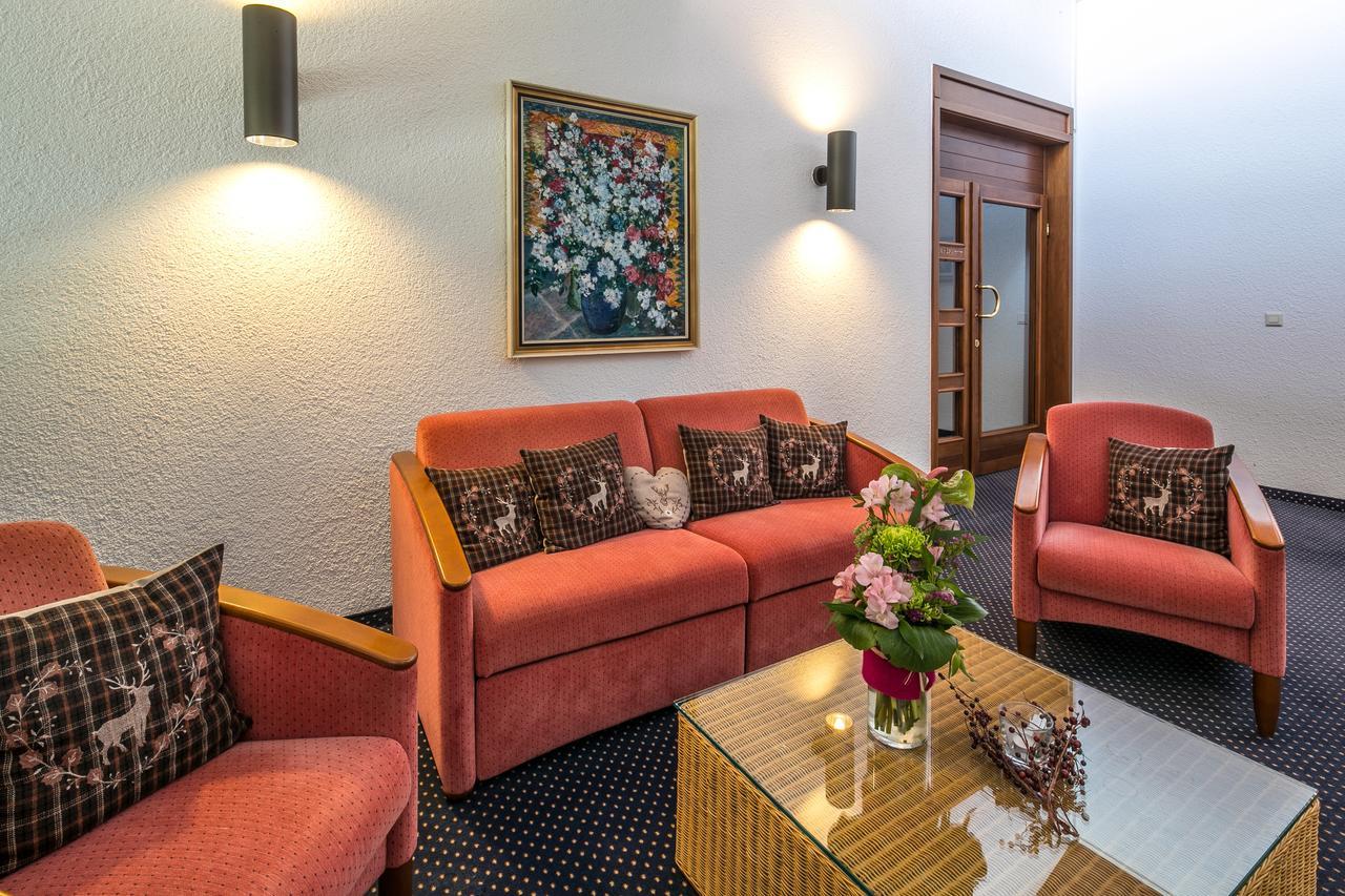 Hotel Am Krone Park Ольхинг Экстерьер фото