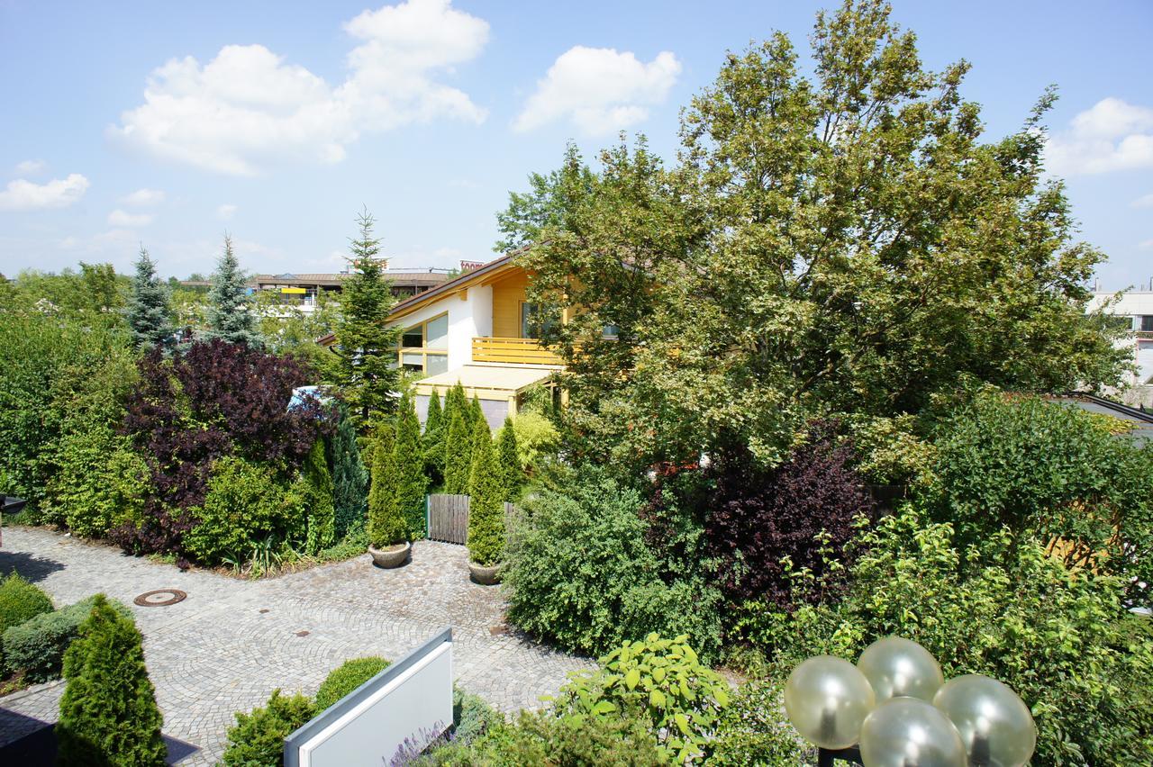 Hotel Am Krone Park Ольхинг Экстерьер фото